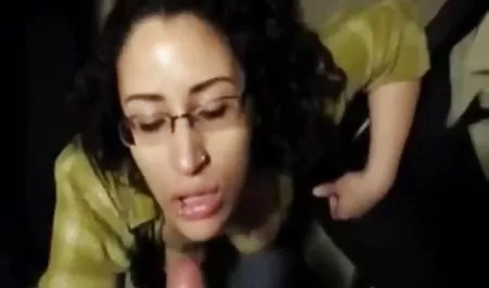 Japanische asiatische gratis amateur sexfilme mit riesigen Titten als Magd in einem rosa Kleid verkleidet