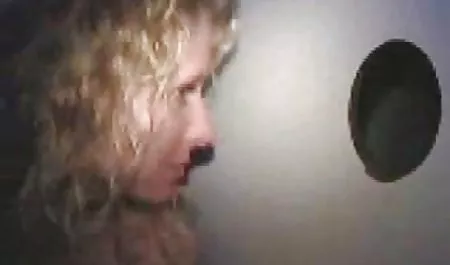 Wunderschöne Blondine in hardcore gratis Dessous wird von ihrem Liebhaber gefickt