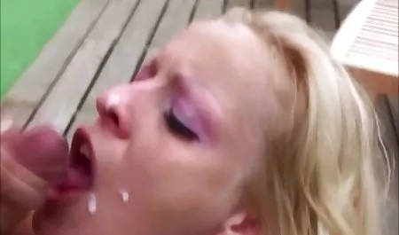 - amateur sexfilm Stiefvater beobachtet ihre körperliche Untersuchung