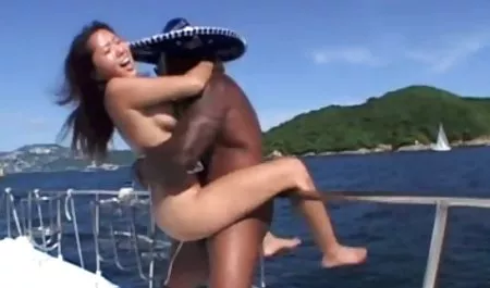 Schwarzes Teen wird böse, wenn man große weiße Schwänze reitet seksi film gratis