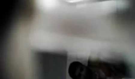 Sie biegt die Rückenlehne des Sofas und andere Dinge free fickfilme